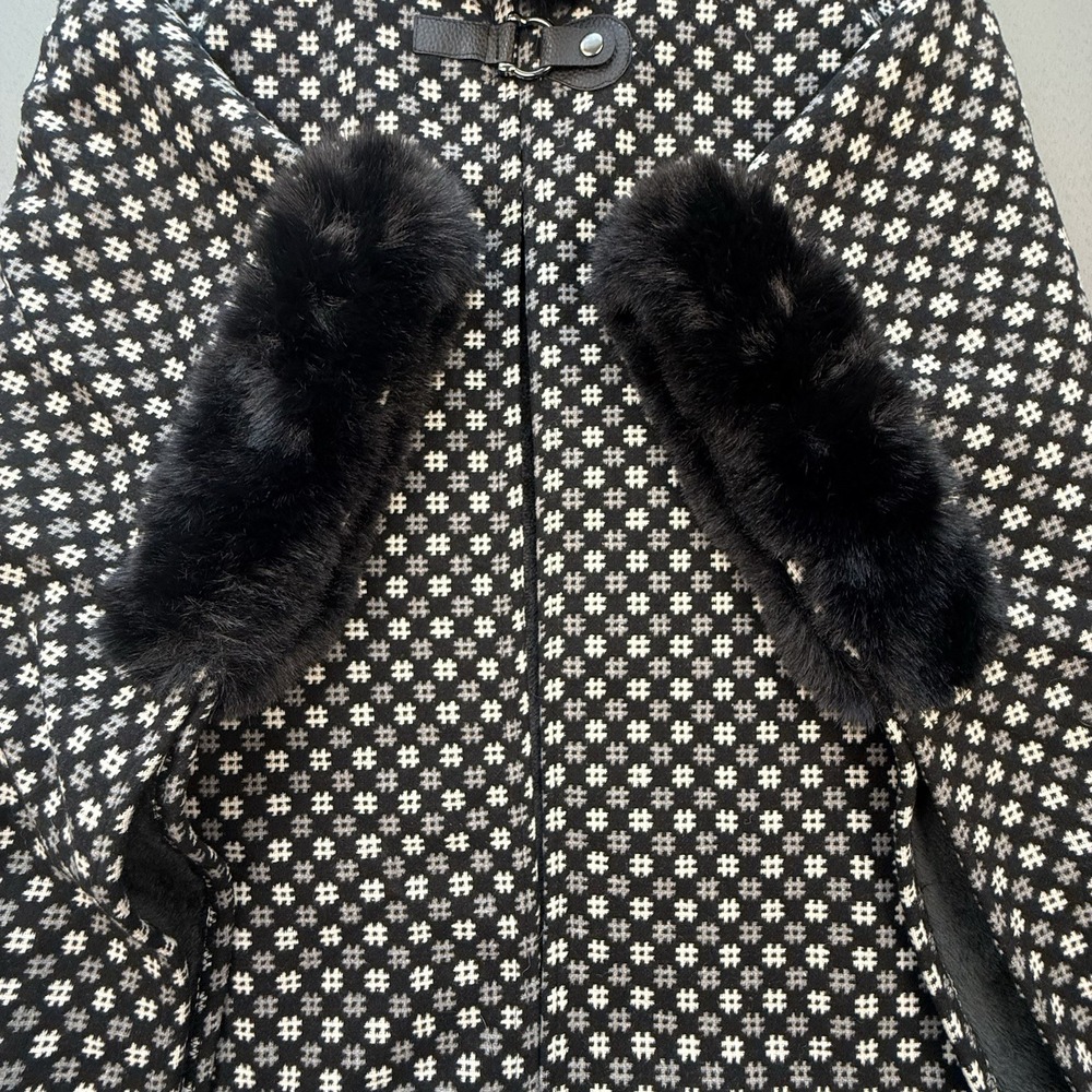 NWT Adrienne Vittadini Black White Faux Fur Trim Kimono‎ Poncho One Size ($112) - Picture 3 of 14